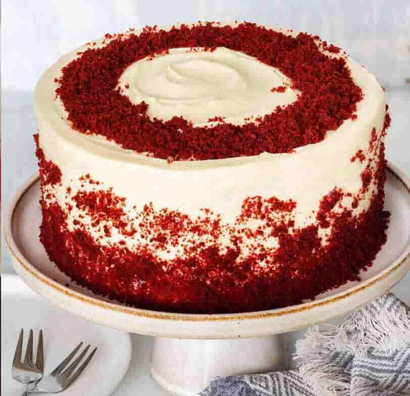 Red velvet round shape cake