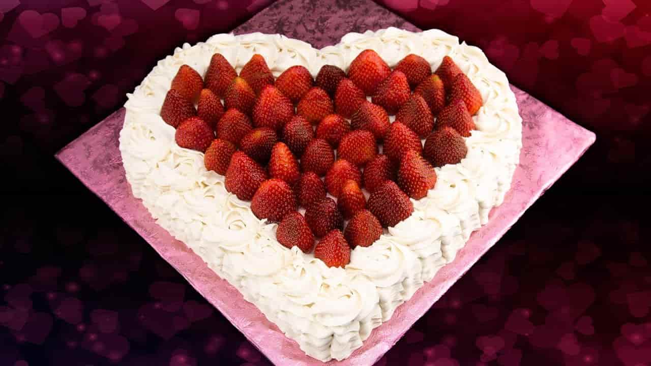 Valentine Day - Heart -  Strawberry Cake
